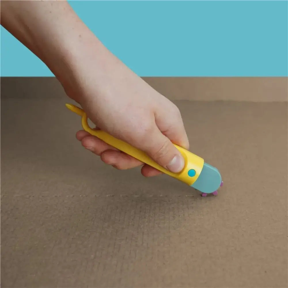 Marcador Roller de Plegado con Punzón Construcción Makedo marcador-roller-de-plegado-con-punzon-construccion-amarillo-azul-utilidad-652