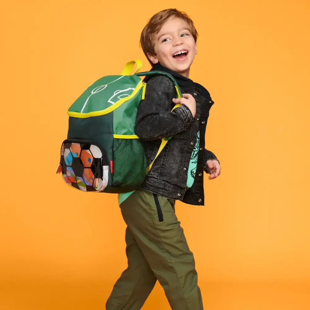 Mochila Spark Style Big Kid - Fútbol Mochilas Skip Hop mochila-spark-style-big-kid-futbol-mochilas-verde-amarillo-851