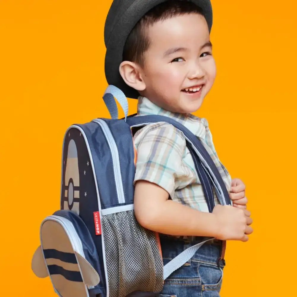 Mochila Spark Style Little Kid - Rocket Mochilas Skip Hop mochila-spark-style-little-kid-rocket-mochilas-marina-de-guerra-azul-gris-261