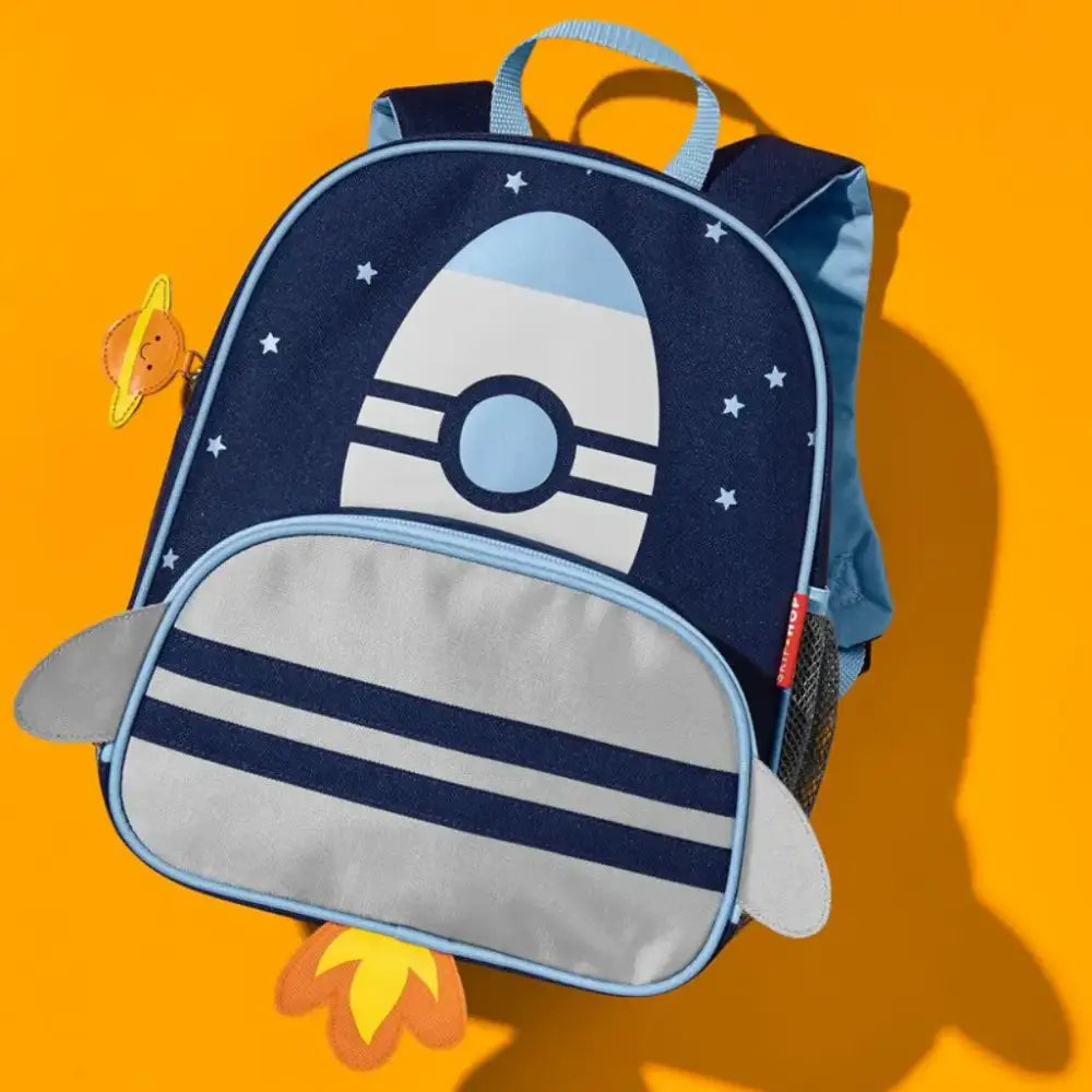 Mochila Spark Style Little Kid - Rocket Mochilas Skip Hop mochila-spark-style-little-kid-rocket-mochilas-marina-de-guerra-azul-gris-841